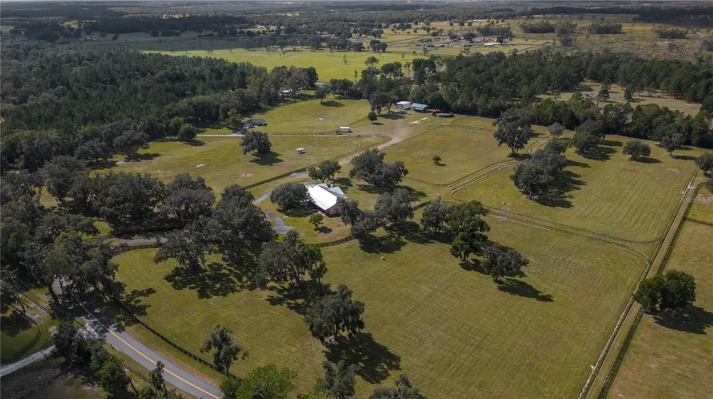 6140 NW 145th Avenue Road Morriston FL 32668