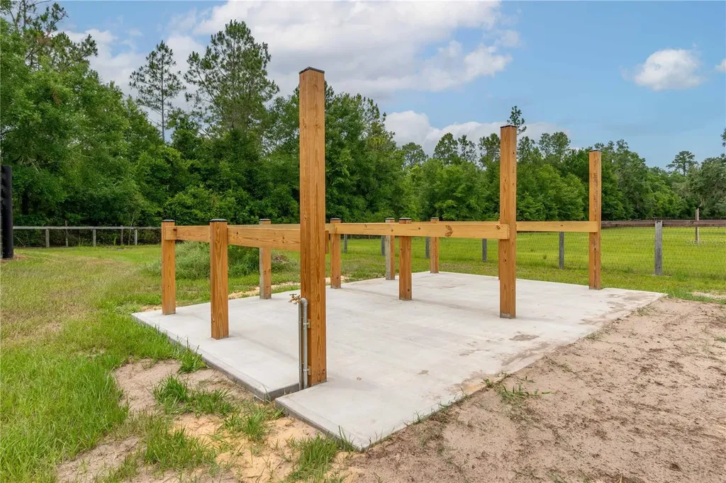 6140 NW 145th Avenue Road Morriston FL 32668