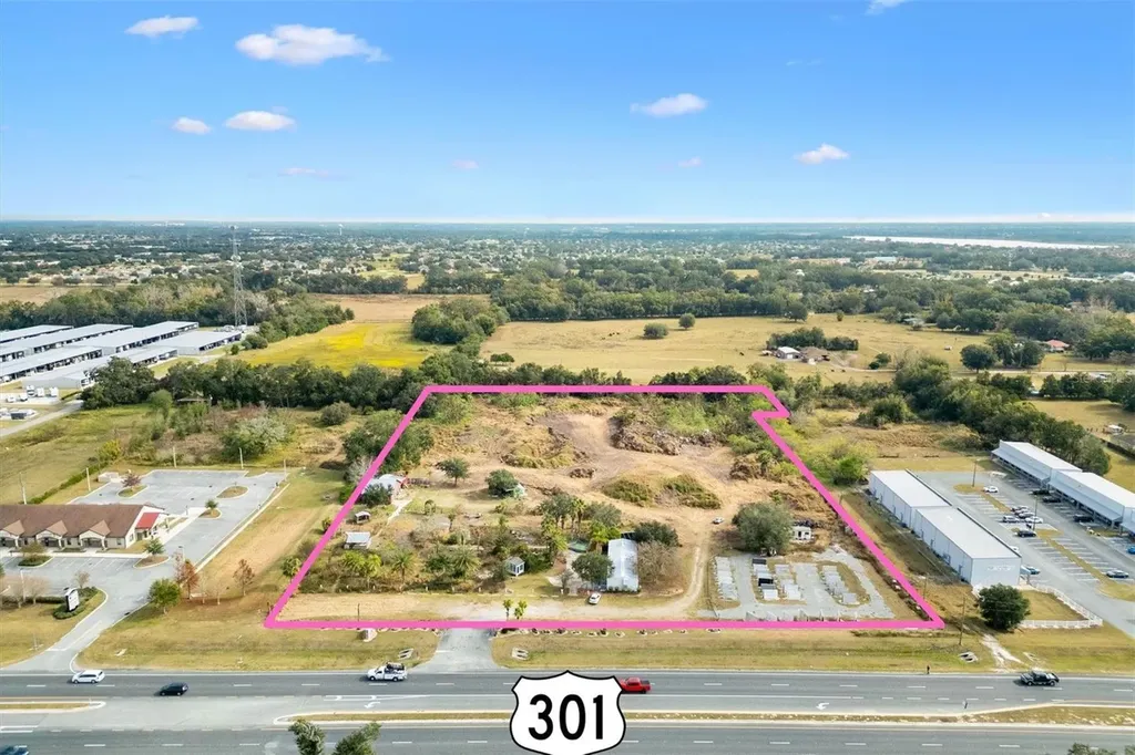 10973 N Us Highway 301 Oxford FL 34484