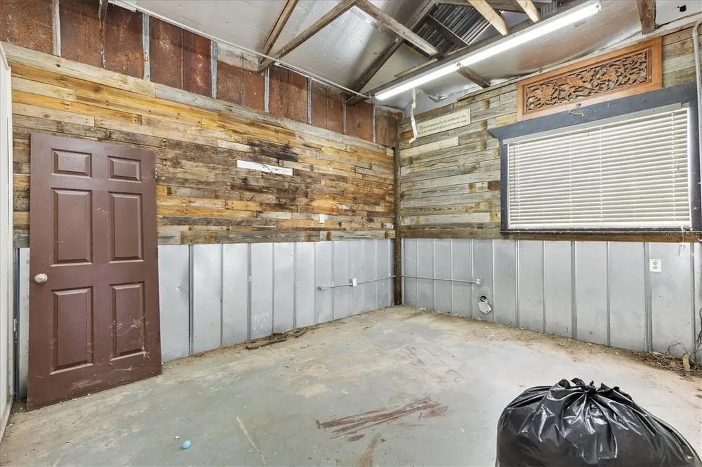 10973 N Us Highway 301 Oxford FL 34484