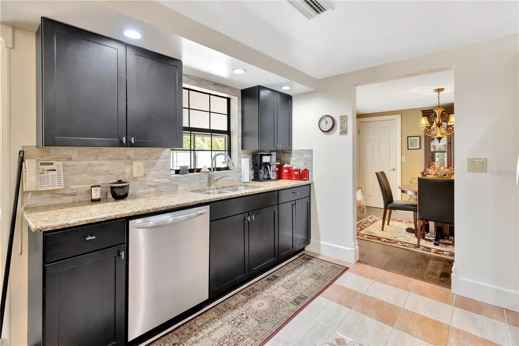 4909 S Elberon Street Tampa FL 33611