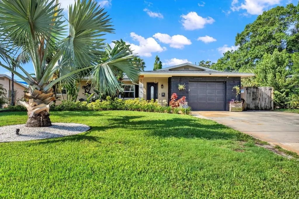 6844 34th Avenue N St Petersburg FL 33710