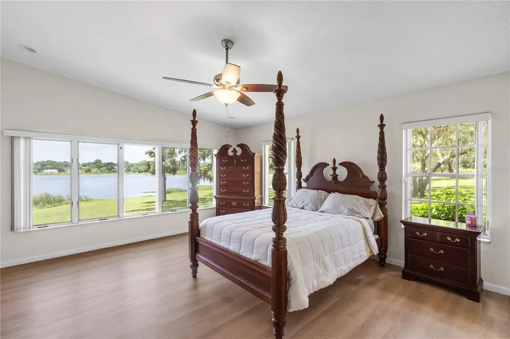 81 N Carol Avenue Mascotte FL 34753
