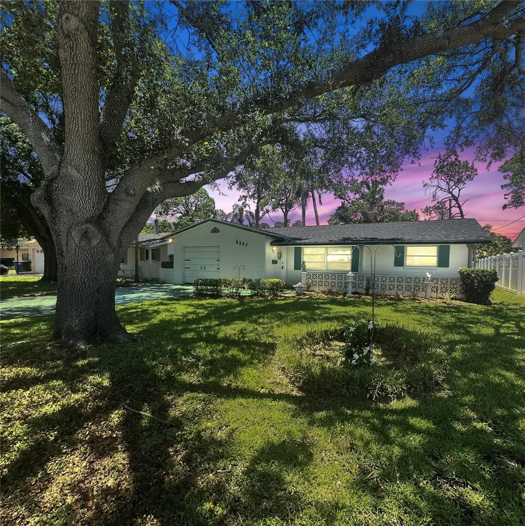 5337 11th Avenue N St Petersburg FL 33710