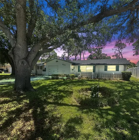 5337 11th Avenue N St Petersburg FL 33710