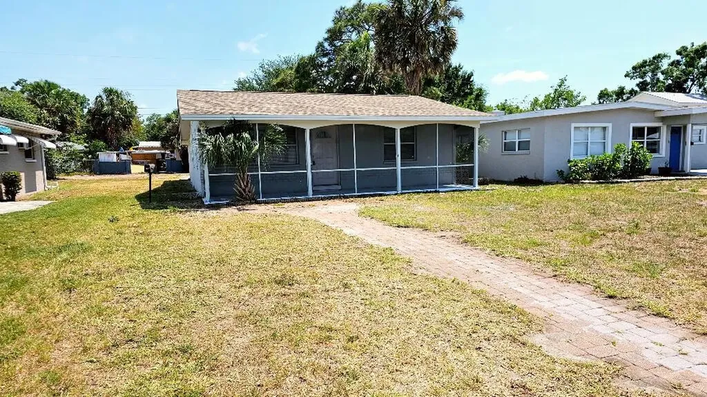 530 74th Avenue N St Petersburg FL 33702