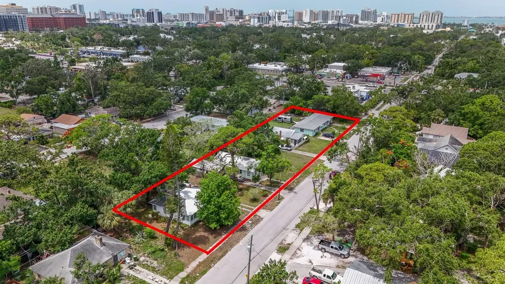 2050-2026 10th Sarasota FL 34237
