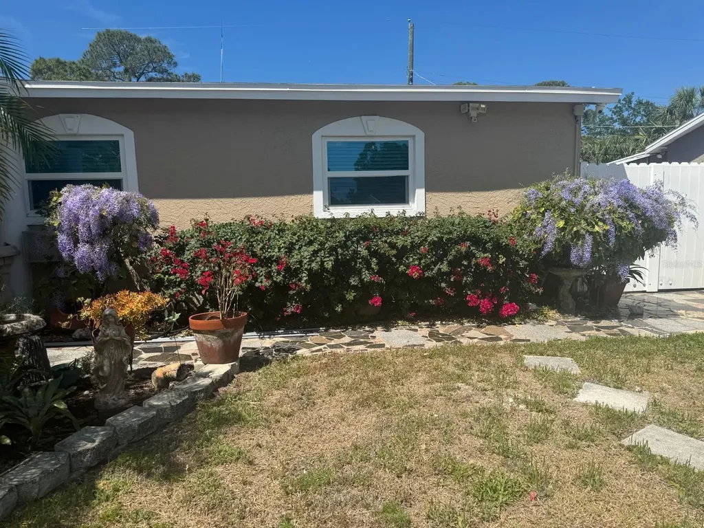 5106 Gateway Drive Tampa FL 33615