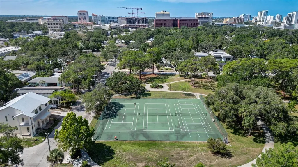2050-2026 10th Sarasota FL 34237