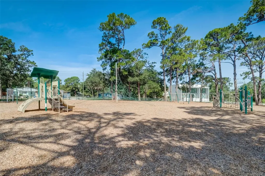 2050-2026 10th Sarasota FL 34237