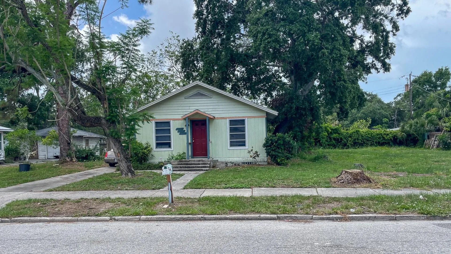 2050-2026 10th Sarasota FL 34237