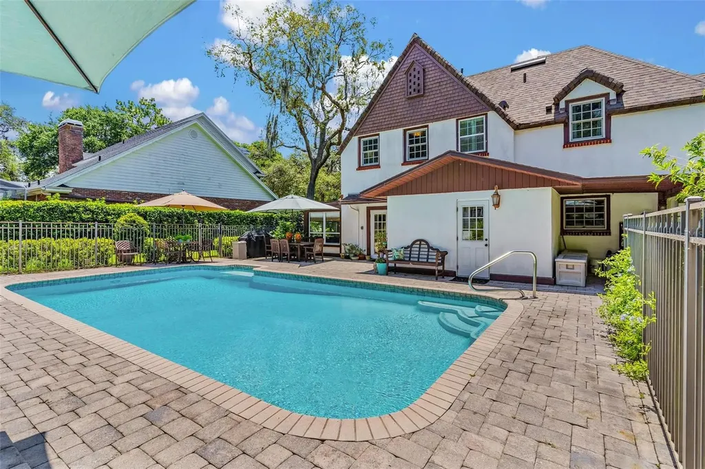 9233 Silver Lake Drive Leesburg FL 34788