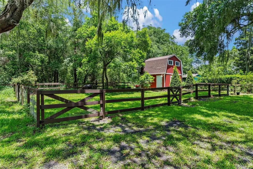 9233 Silver Lake Drive Leesburg FL 34788