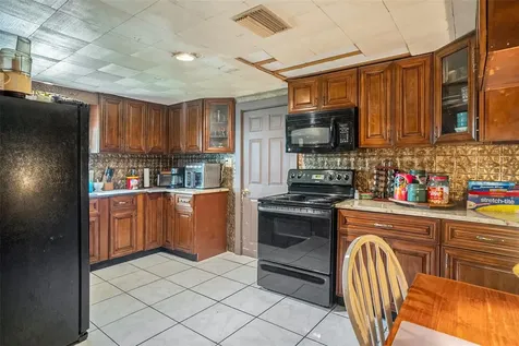 5651 6th Street Zephyrhills FL 33542