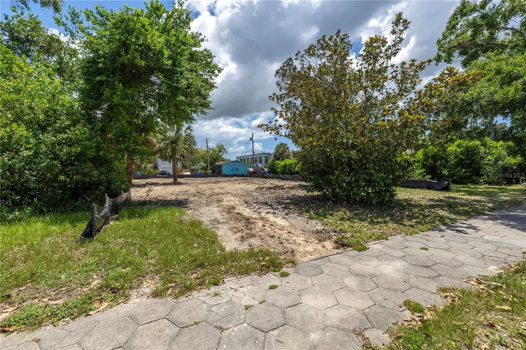 300 25th Avenue N St Petersburg FL 33704