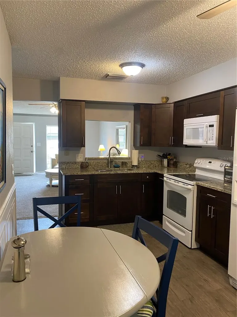 832 Cambridge Court Dunedin FL 34698