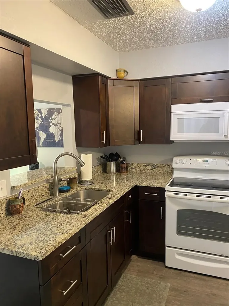 832 Cambridge Court Dunedin FL 34698