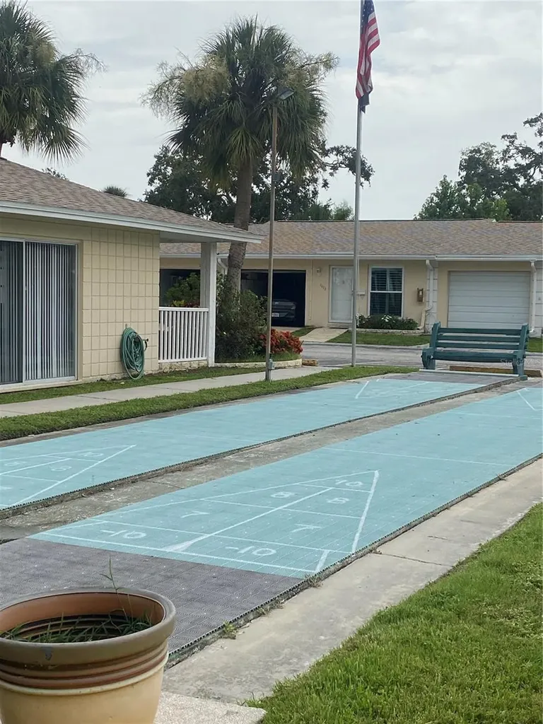 832 Cambridge Court Dunedin FL 34698