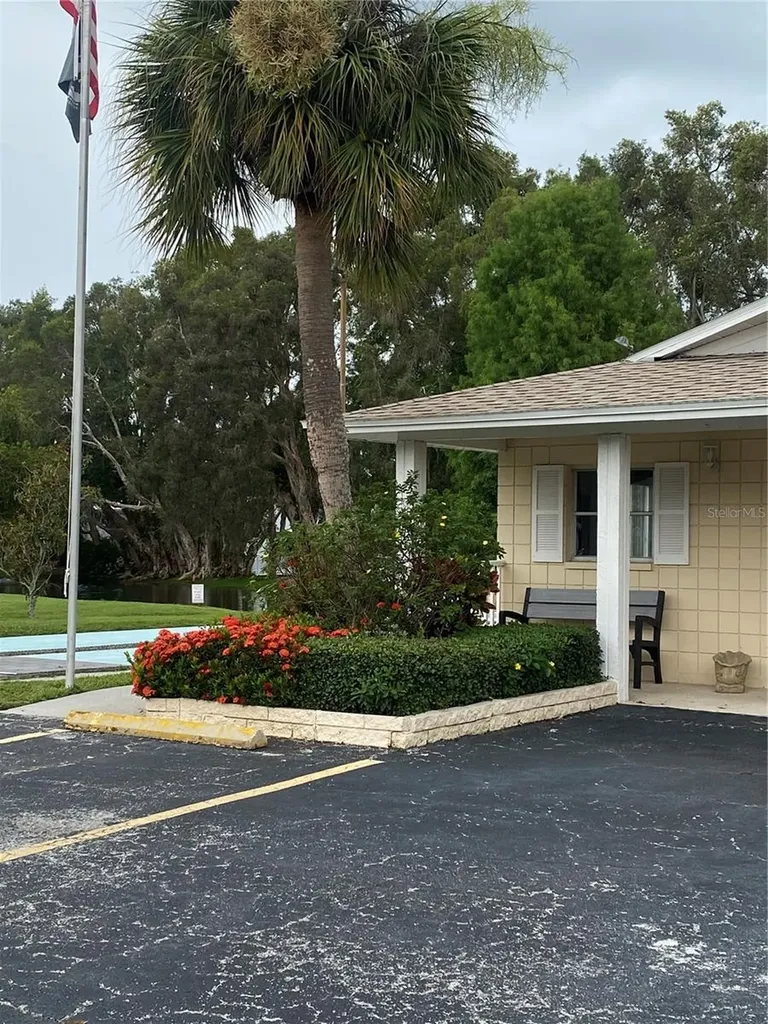 832 Cambridge Court Dunedin FL 34698