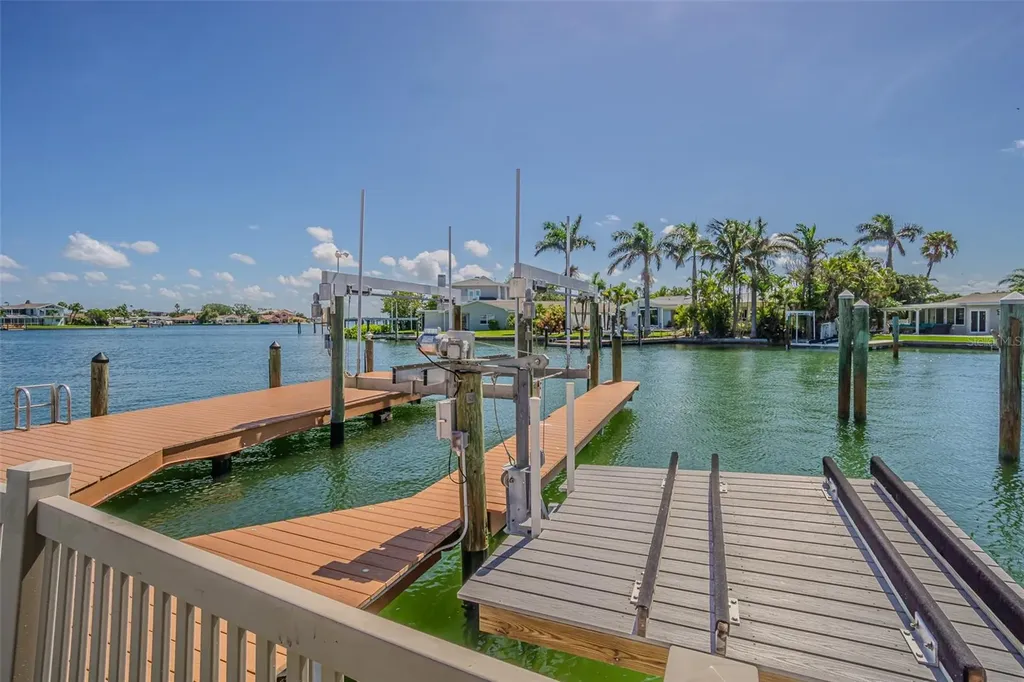 5950 Bikini Way N St Pete Beach FL 33706