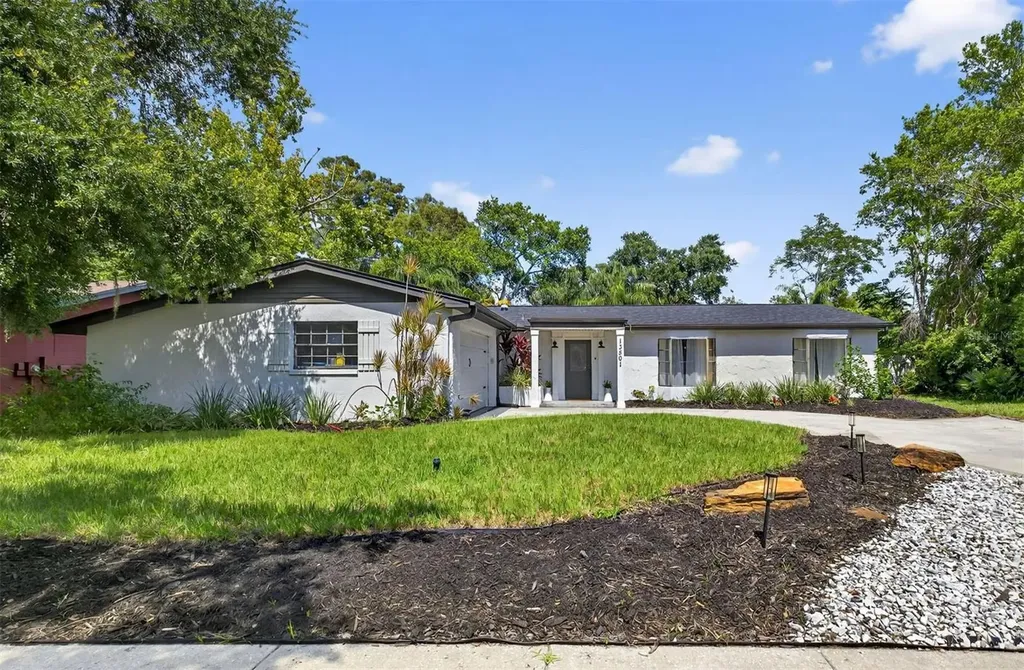 13501 Gibbons Pass Tampa FL 33613