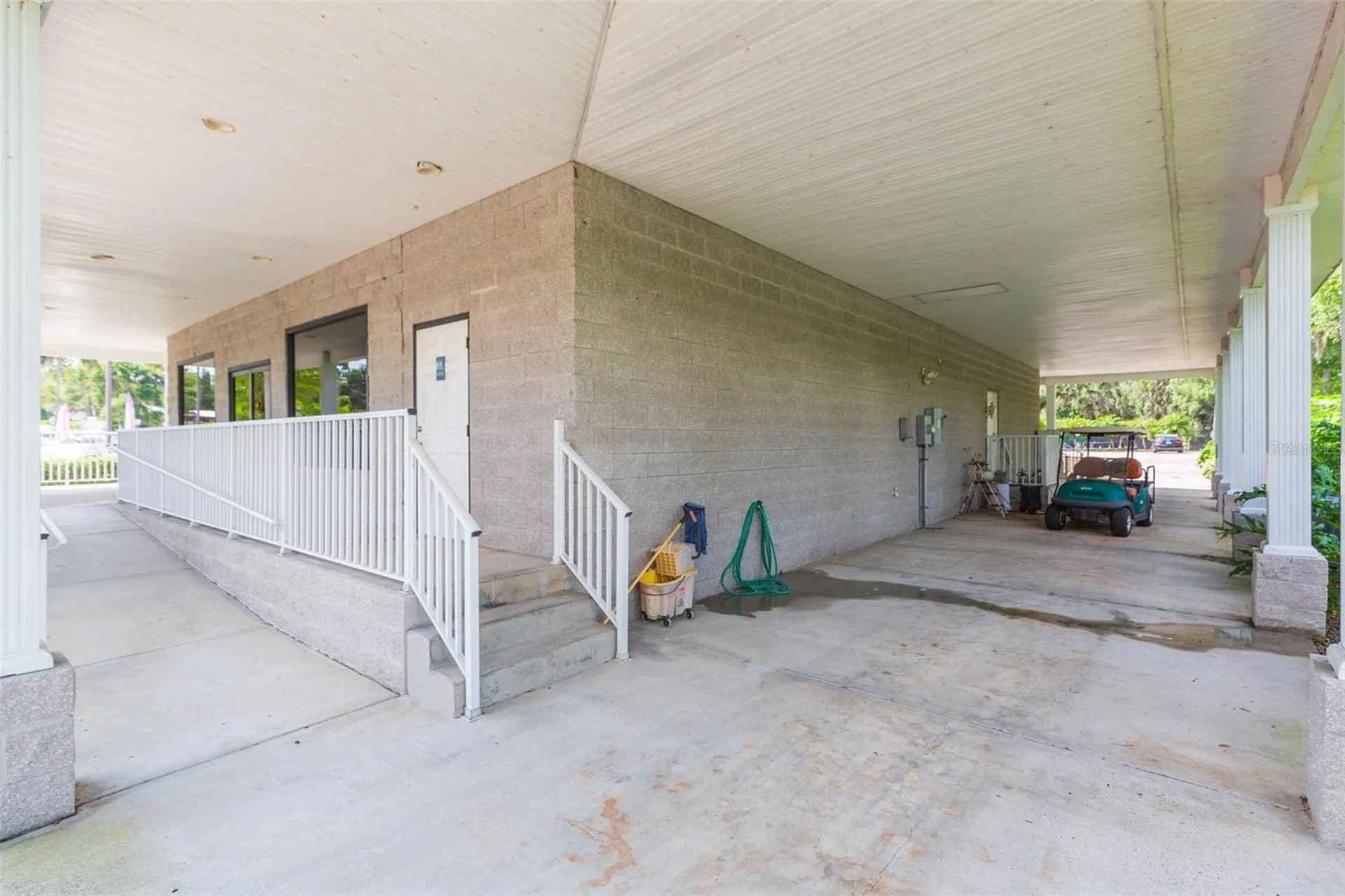 13815 21st Street Dade City FL 33525