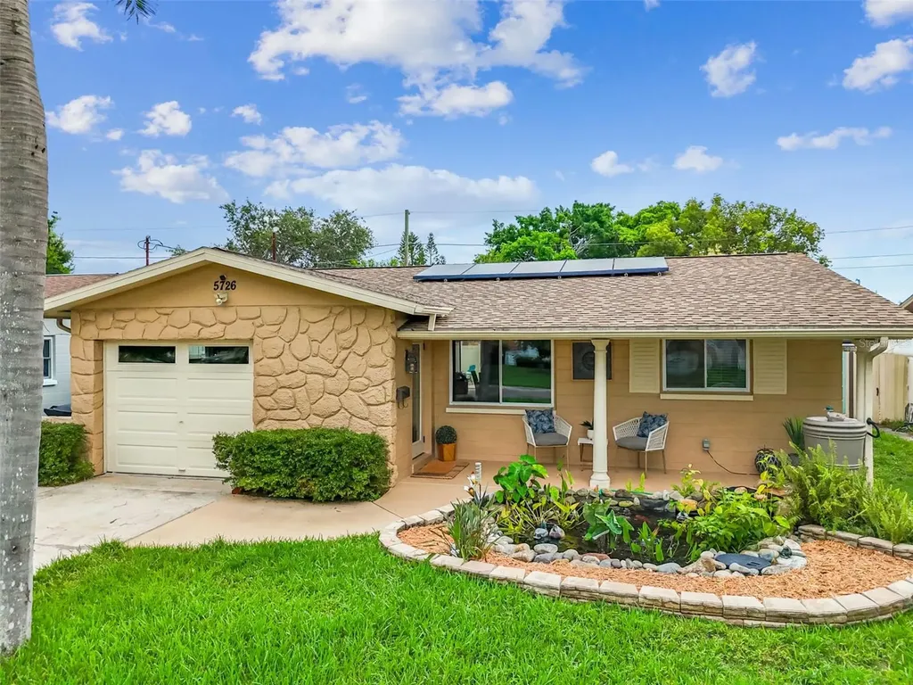 5726 20th Avenue N St Petersburg FL 33710