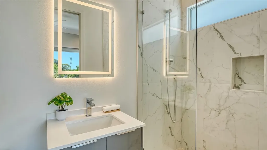 2124 Clematis Place Sarasota FL 34239