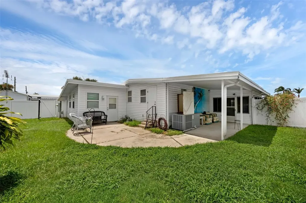 1025 Capella Drive Tavares FL 32778