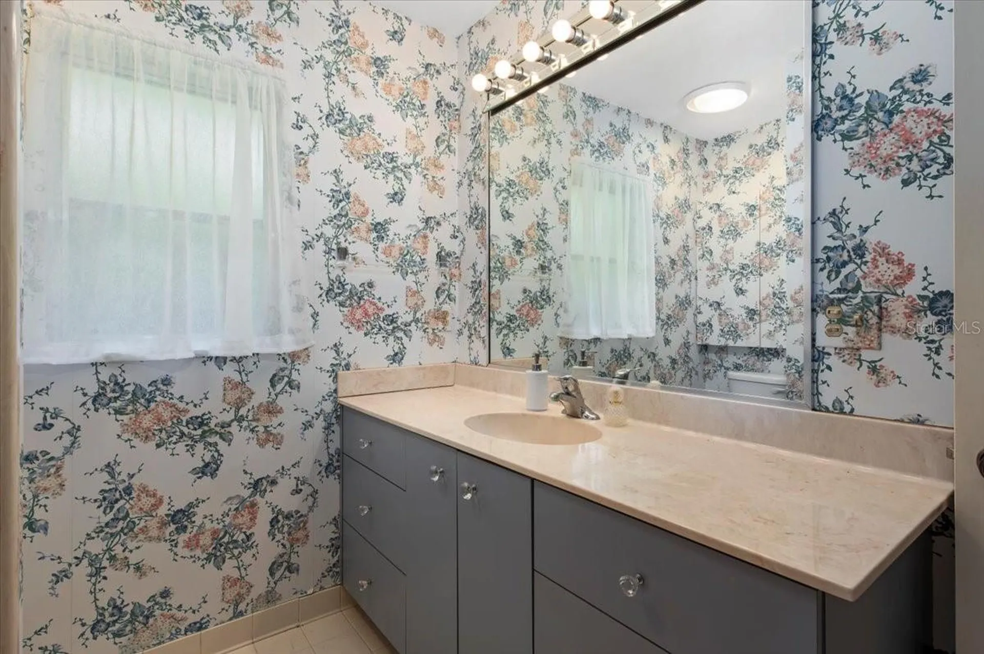 1541 Flower Drive Sarasota FL 34239