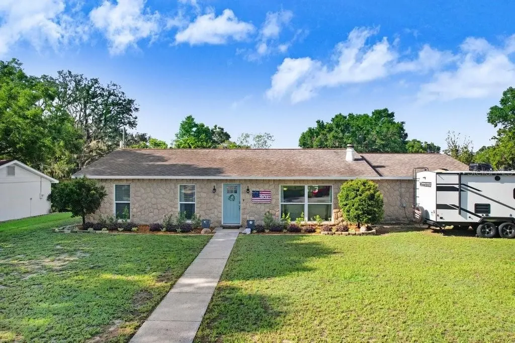 901 Strawberry Lane Brandon FL 33511