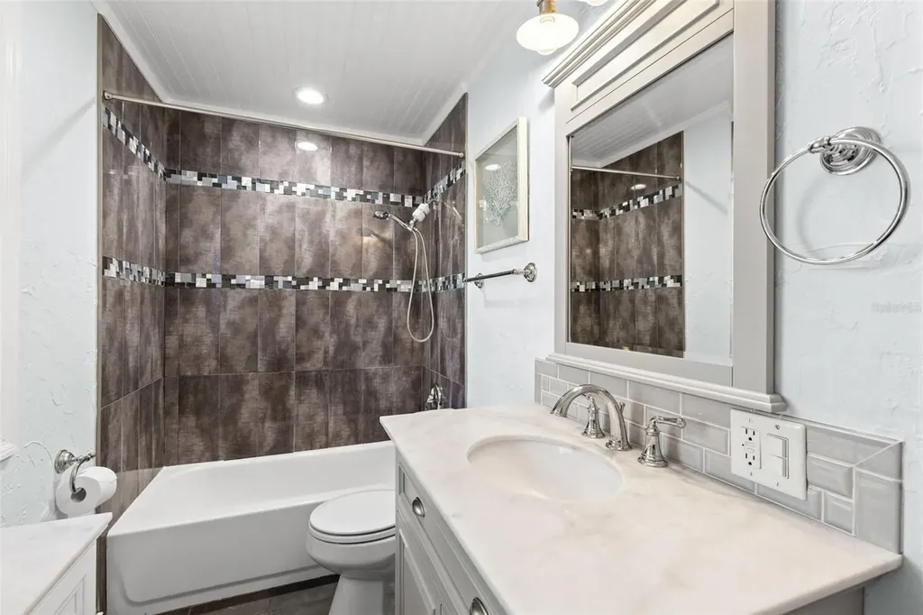 4985 Cobia Drive SE St Petersburg FL 33705