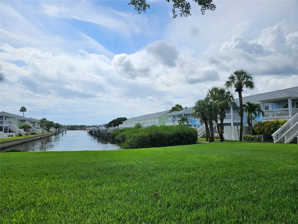 4985 Cobia Drive SE St Petersburg FL 33705