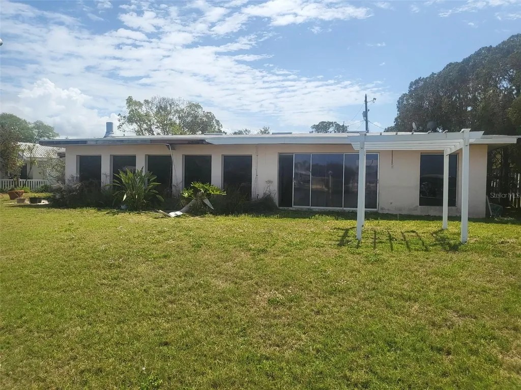 3995 South Circle Largo FL 33774
