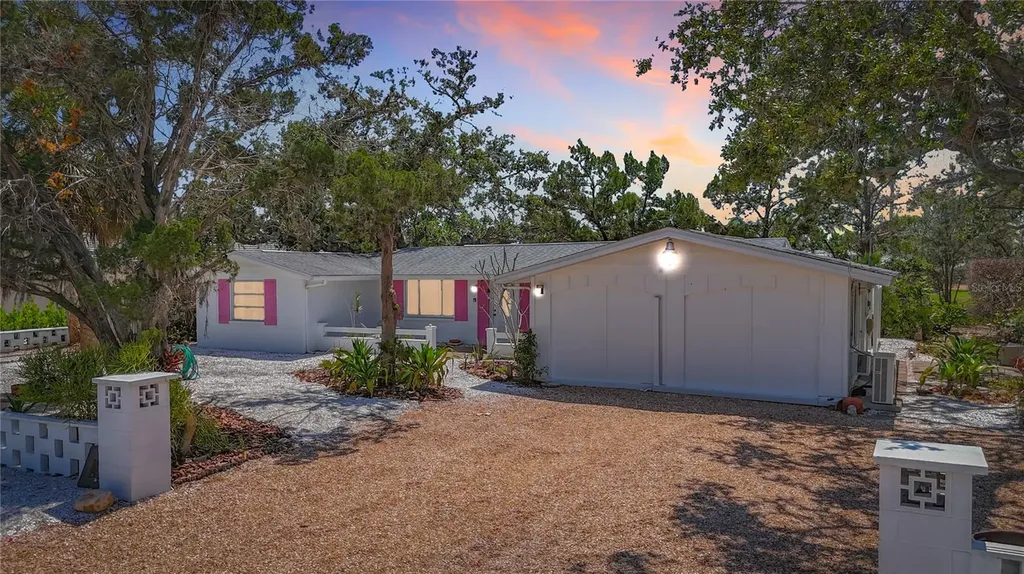 5572 Shadow Lawn Drive Sarasota FL 34242