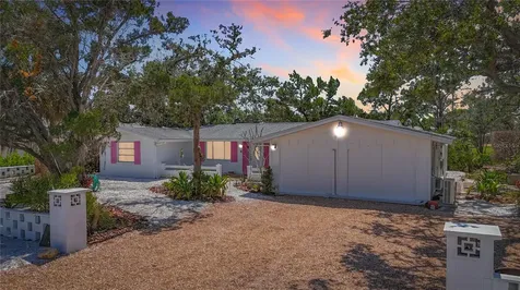 5572 Shadow Lawn Drive Sarasota FL 34242