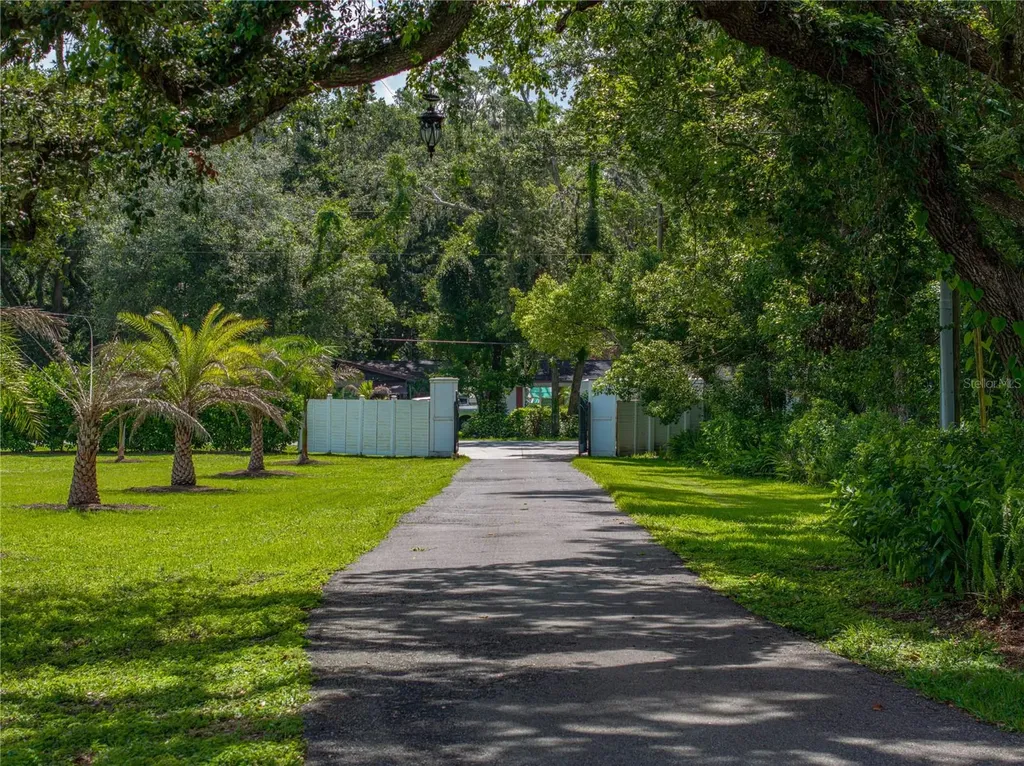 7427 20th Street Zephyrhills FL 33540