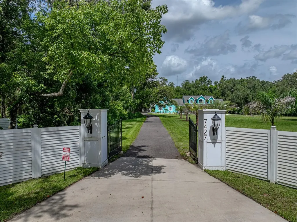 7427 20th Street Zephyrhills FL 33540