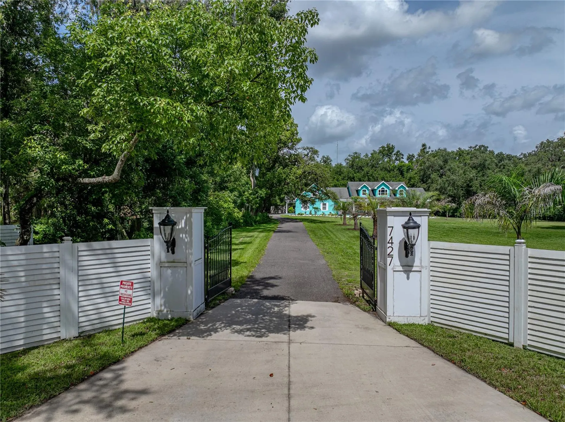 7427 20th Street Zephyrhills FL 33540