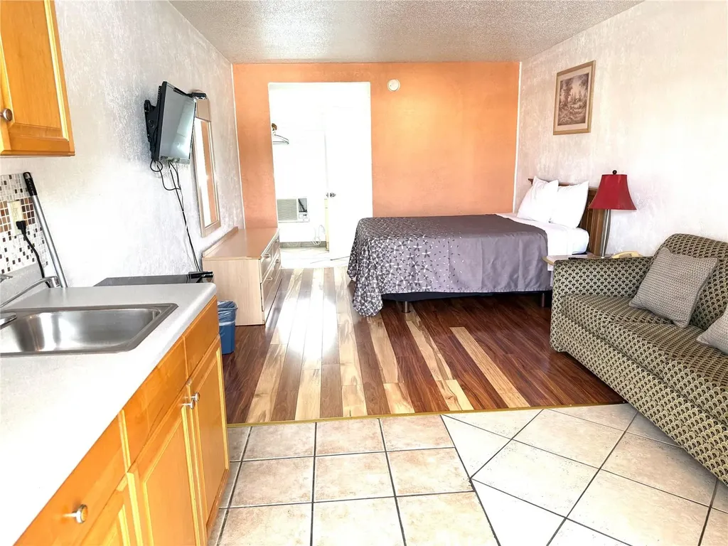 1628 Gulf To Bay Boulevard Clearwater FL 33755