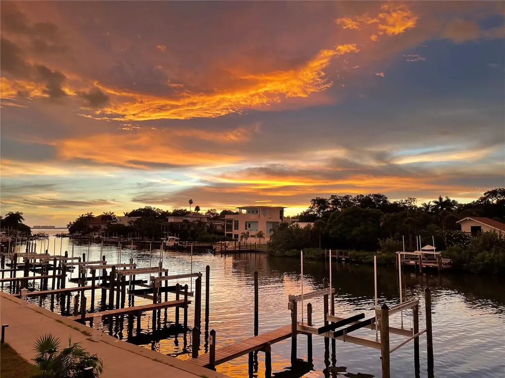 1709 N Tamiami Trail Sarasota FL 34234