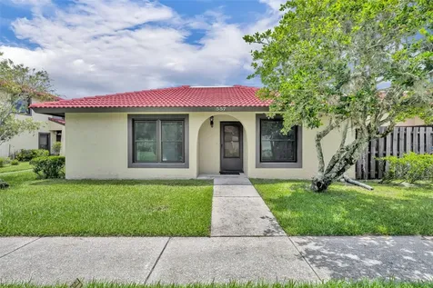 557 Hunter Circle Kissimmee FL 34758
