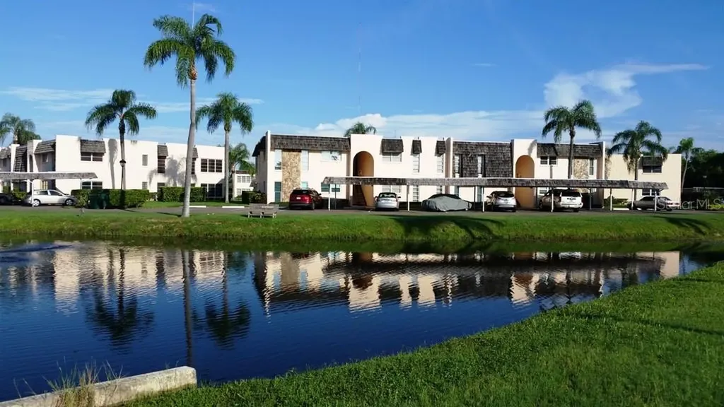 221 Fernwood Circle Seminole FL 33777