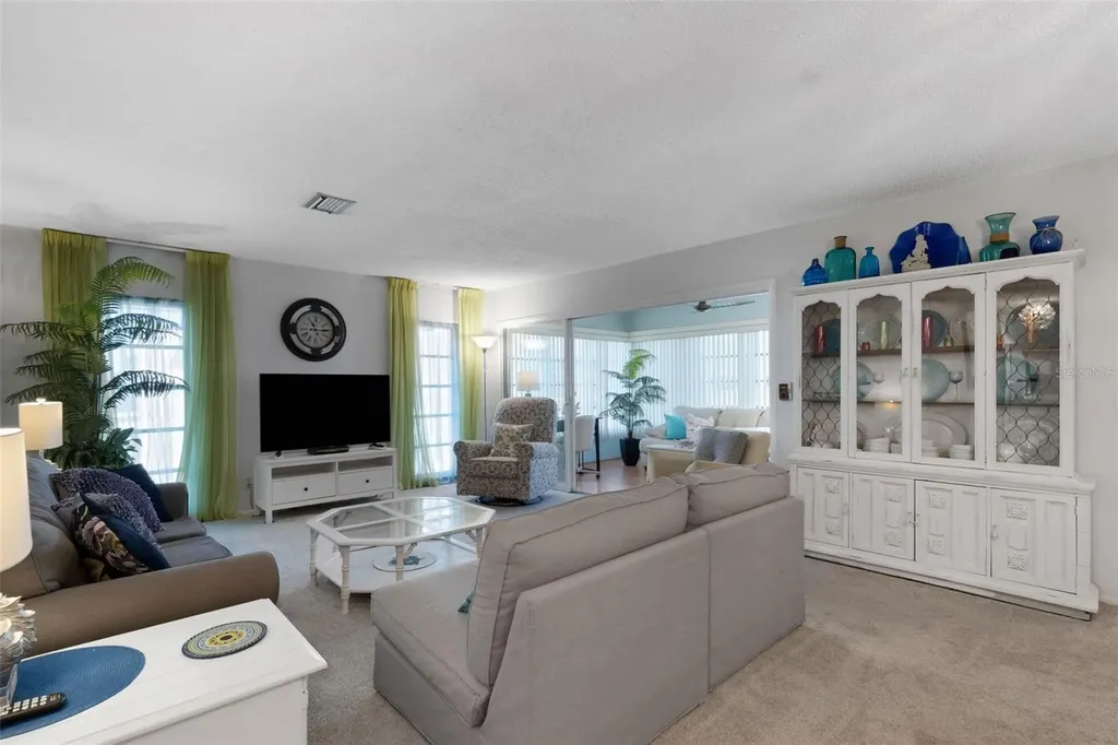 221 Fernwood Circle Seminole FL 33777