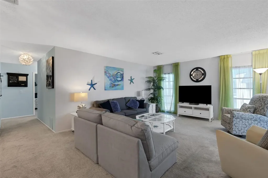 221 Fernwood Circle Seminole FL 33777