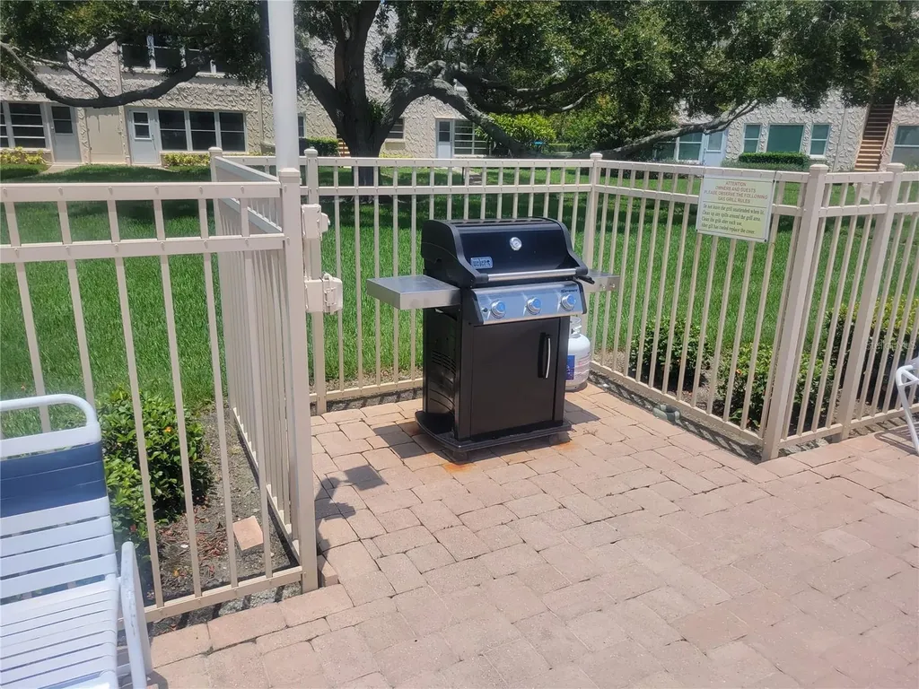 221 Fernwood Circle Seminole FL 33777
