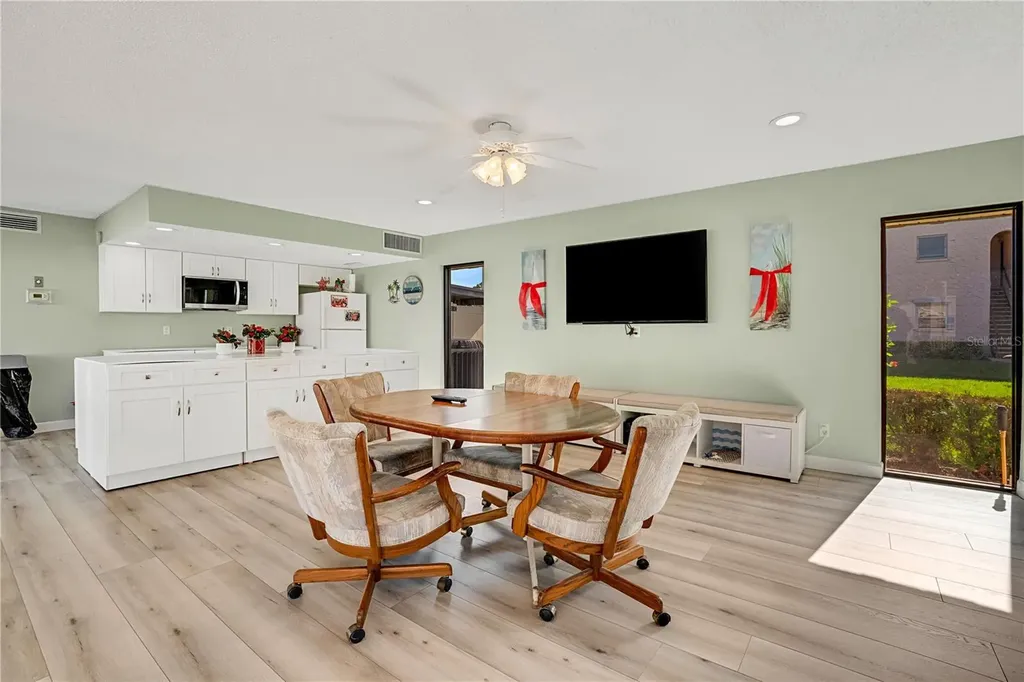 221 Fernwood Circle Seminole FL 33777