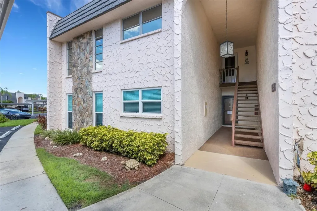 221 Fernwood Circle Seminole FL 33777