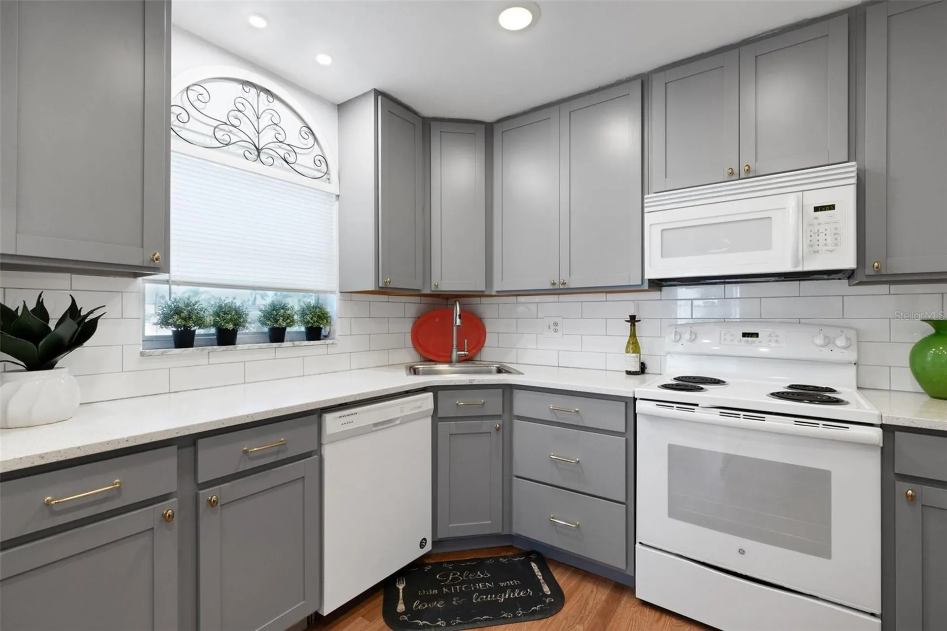 221 Fernwood Circle Seminole FL 33777