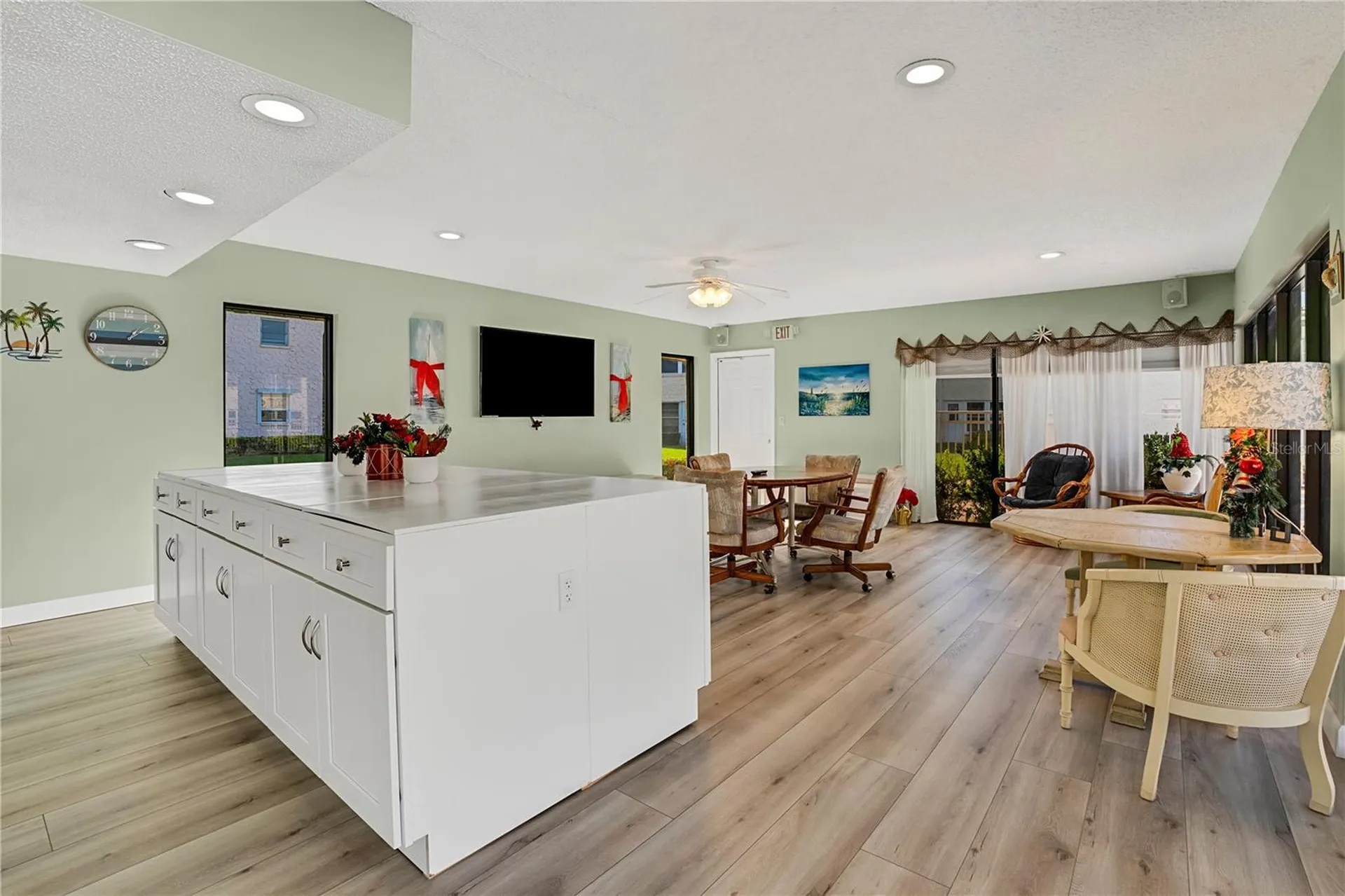 221 Fernwood Circle Seminole FL 33777